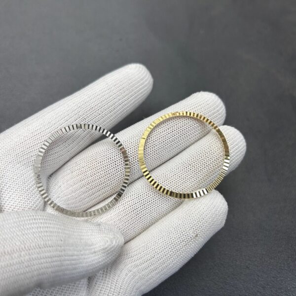 Bezel with markings of Tissot Titoni 777