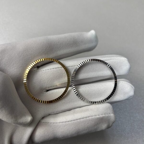 Bezel with markings of Tissot Titoni 777