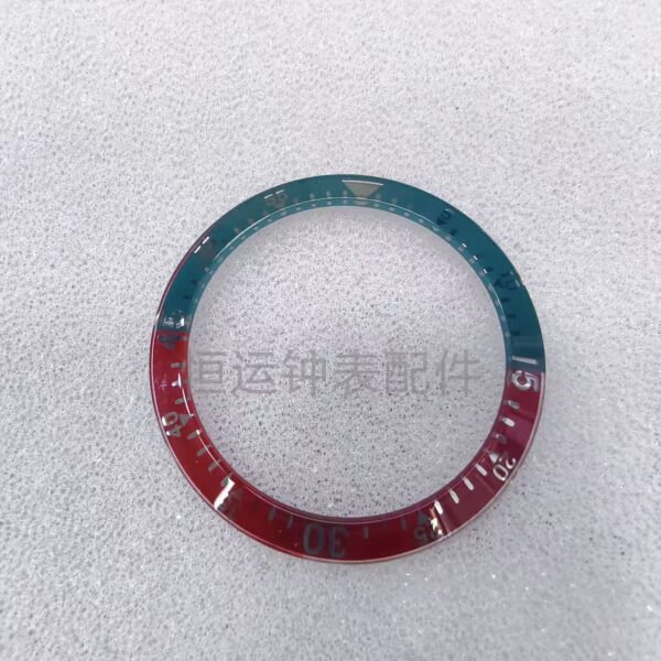 Glass bezel outer ring with cat head and snake motifs for Gucci Dive series