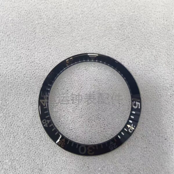 Glass bezel outer ring with cat head and snake motifs for Gucci Dive series