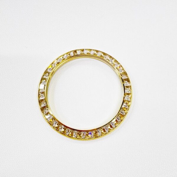 Diamond - set steel bezel of Rolex Daytona Panda Daytona