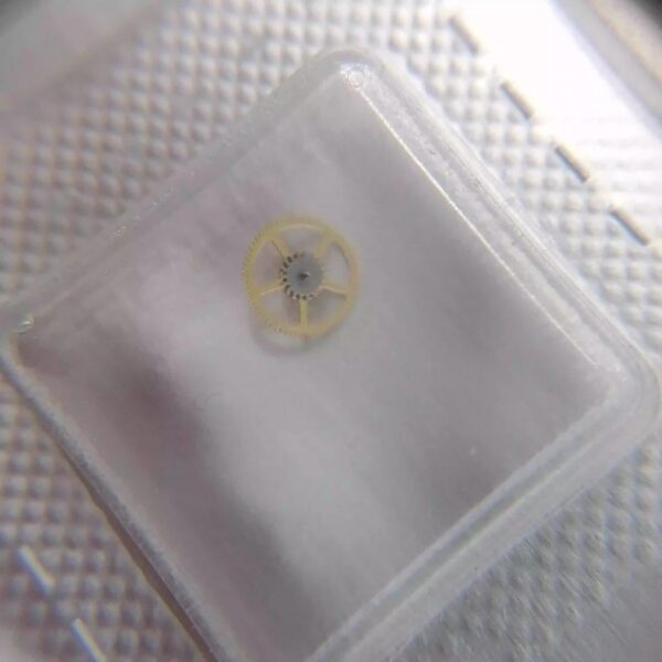 Movement Accessory - Brand New Swiss Original ETA2000-1 Movement Center Wheel (L592.2, L595), Part No. 203